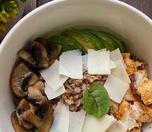 Боул с курицей и гречкой