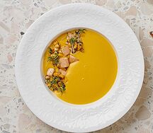 Крем-суп из кукурузы с цыпленком и шалфеем
