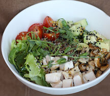 Боул с курицей и гречкой