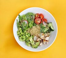 Боул с креветками и киноа