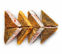 Хот сэндвич и соус спайси