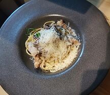 Спагетти с курицей и вялеными томатами