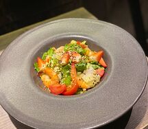 Салат с креветками и авокадо