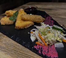 Жареный сыр Сулугуни с ягодным соусом