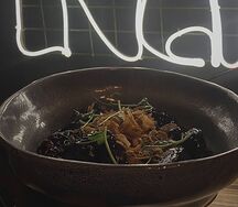 Томленые говяжьи щечки в соусе демиглас