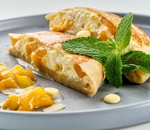 Кокосовый с кокосовым кремом и ананасом