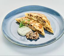 С грибным жюльеном и сыром
