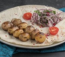 Молодой картофель на углях