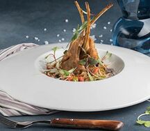 Корейка ягненка с овощным соте