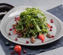 Теплый салат с ягненком