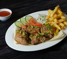 Свиной шашлык с картофелем фри