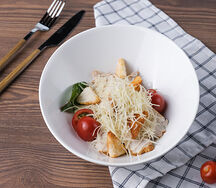 Салат Цезарь с куриной грудкой