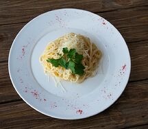 Спагетти с сыром пармезан