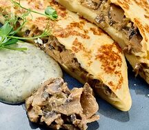 Блин с грибным жульеном и сыром