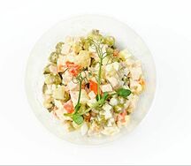 Оливье с ветчиной из индейки