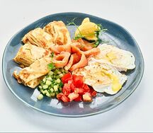 Завтрак с малосольной семгой