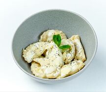 Маковые вареники с творогом и изюмом