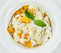 Каша с манго и белым шоколадом