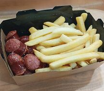 Картофель фри с охотничьими колбасками