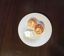 Сырники со сметаной