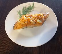 Горбуша, запеченная с овощами