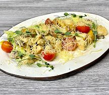 Теплый салат с шампиньонами, картофелем и томатами