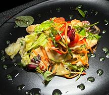 Фирменный салат Искра