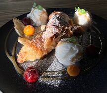 Штрудель яблочно-грушевый с топпингом