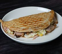 Пицца цезарь со свининой