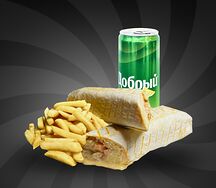 Шаурма с курицей, картофелем и напитком