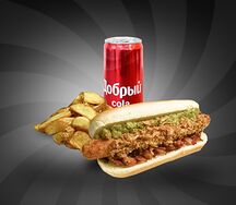 Хот-дог с беконом, картофель и напиток