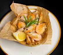 Креветки, жаренные в чесночном соусе, к пиву