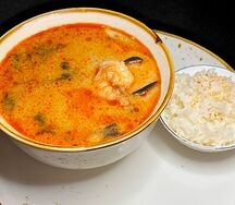 Том ям с морепродуктами