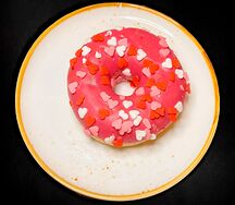 Донат клубничный