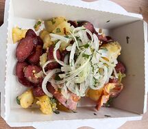Салат с охотничьими колбасками