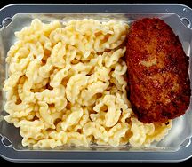 Котлета куриная с отварными макаронами