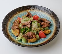 Fresh salad beef