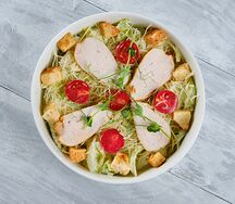 Салат Цезарь с курицей