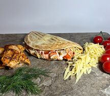 Закрытая пицца с рубленым шашлыком из курицы (20см) *