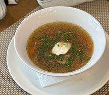 Консоме с белыми грибами и пастой фрегола 