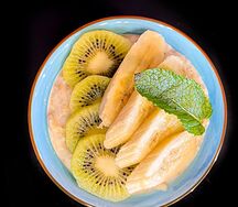 Каша Овсяная с маслом, бананом и киви