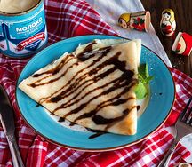 Блинчик с джемом из черной смородины