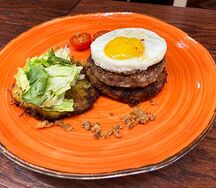 Бифштекс Московский с яйцом