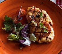 Куриная отбивная по-ленинградски под шапкой