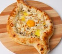 Хачапури по-аджарски с куриным филе и грибами