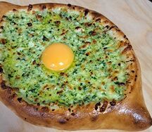 Хачапури по-аджарски с шпинатом