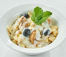 Овсяная каша на банановом молоке с арахисовой пастой