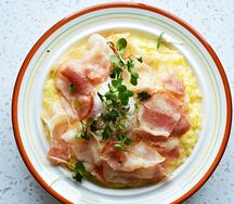 Каша кукурузная с беконом