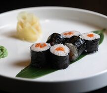 Ролл Маки с красной рыбой 