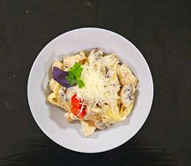 Феттуччине с курицей и грибами